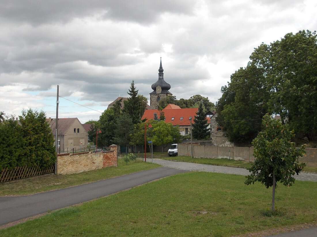 Niederklobikau mit Kirche